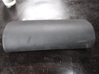 Запчасть накладка торпедо передняя правая Volkswagen Passat 1998