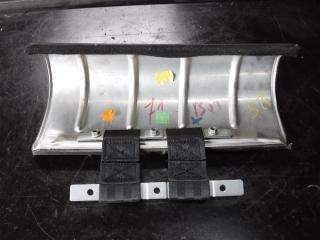 Запчасть накладка торпедо передняя правая Volkswagen Passat 1998