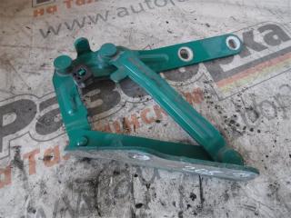 Запчасть петля капота передняя левая Volkswagen Transporter 2005