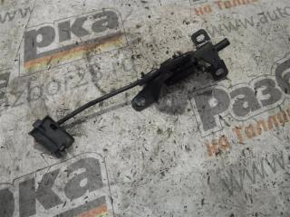 Запчасть замок капота Volkswagen Transporter 2001