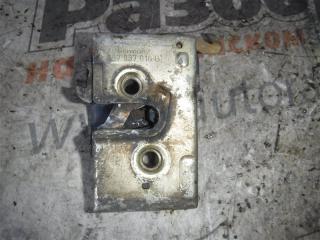 Запчасть замок двери передний правый Volkswagen Passat 1995