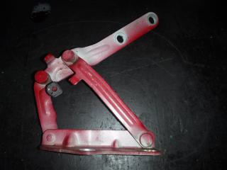 Запчасть петля капота передняя левая Volkswagen Transporter 2005