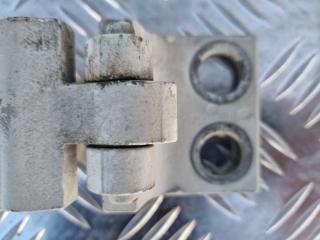 Петля двери передняя Volkswagen Transporter 1991-1994