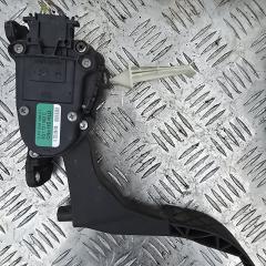 Фото запчасти педаль газа Volkswagen Golf Б/У запчасть Запчасть педаль газа Volkswagen Golf