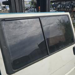 Стекло боковое правое Volkswagen Transporter Б/У Стекло боковое правое Volkswagen Transporter