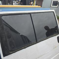 Стекло боковое правое Volkswagen Transporter Б/У Стекло боковое правое Volkswagen Transporter