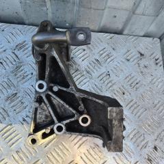Кронштейн генератора Volkswagen Transporter контрактная Кронштейн генератора Volkswagen Transporter