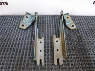 Петля капота Mazda Capella Wagon 2000 контрактная Петля капота Mazda Capella Wagon 2000