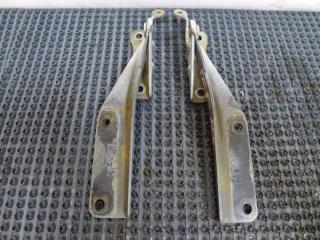 Петля капота Subaru Forester 2004 контрактная Петля капота Subaru Forester 2004