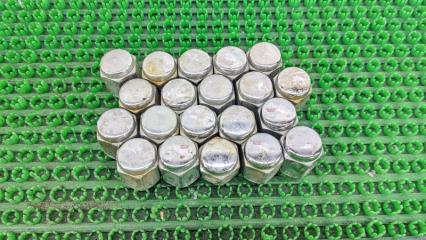 Запчасть гайка колесная Dodge Caliber 2007