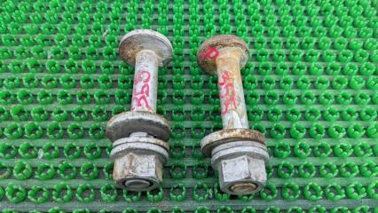 Болт развальный задний Land Rover Range Rover 2006