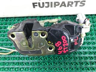 Запчасть замок боковой двери передний левый Toyota Corona Exiv 1994