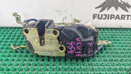 Запчасть замок боковой двери передний левый Toyota Windom 1996