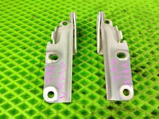 Петля капота Mitsubishi Pajero 2007 контрактная Петля капота Mitsubishi Pajero 2007