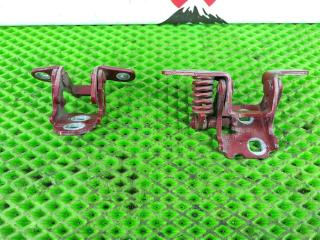 Запчасть петля двери передняя правая Dodge Caliber 2008