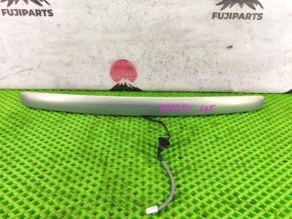 Накладка крышки багажника Toyota Avensis 2004 контрактная Накладка крышки багажника Toyota Avensis 2004