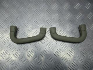 Фото запчасти ручка внутренняя потолочная Infiniti QX4 2002 Б/У запчасть Запчасть ручка внутренняя потолочная Infiniti QX4 2002