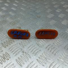 Запчасть повторитель на крыло Mitsubishi Lancer 7 1998