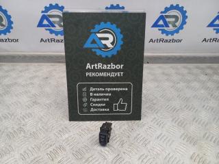 Фото запчасти кнопка обогрева сидений правая Infiniti FX45 2003 Б/У запчасть Запчасть кнопка обогрева сидений правая Infiniti FX45 2003