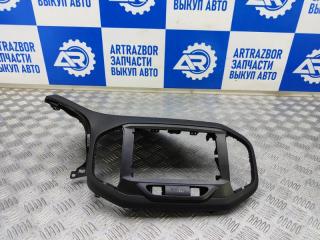 Запчасть рамка магнитолы Лада X-RAY 2019