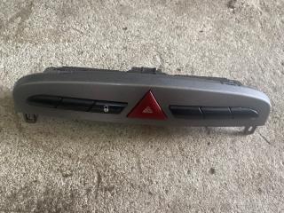 Кнопка аварийной сигнализации Peugeot 308 2011