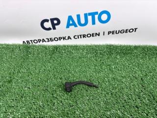 Форсунка омывателя лобового стекла Peugeot 308 2010