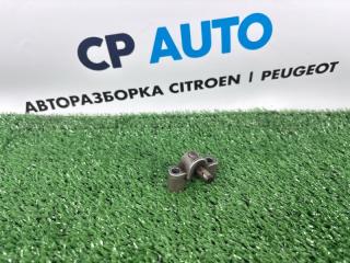Фото запчасти бугель (шейка) вала подъема клапанов Peugeot 408 2013 Б/У запчасть Запчасть бугель (шейка) вала подъема клапанов Peugeot 408 2013