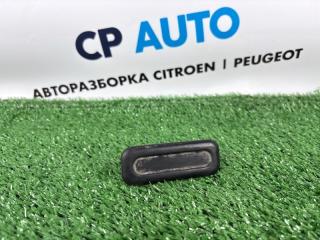 Кнопка открывания багажника Peugeot 308 2010 Б/У Кнопка открывания багажника Peugeot 308 2010