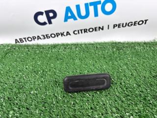 Кнопка открывания багажника Peugeot 308 2012 Б/У Кнопка открывания багажника Peugeot 308 2012