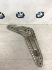 Крепление подрамника заднее левое BMW X5 3.0si 2008