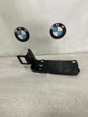 Кронштейн радиатора правый BMW X1 25ix 2011