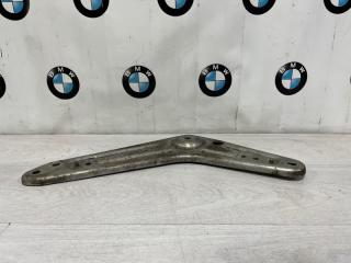 Крепление подрамника заднее правое BMW X5 3.0si 2008