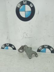 Кронштейн датчика дорожного просвета передний правый BMW 330d 2008