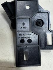 Кронштейн ручки капота передний Polo 2009- 5