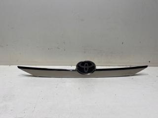Запчасть накладка крышки багажника задняя Toyota camry 2012-2015