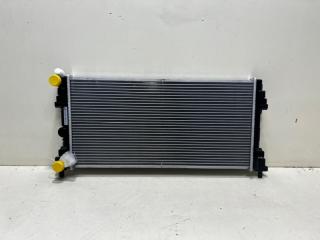 Радиатор охлаждения двигателя передний Volkswagen Polo 2009-