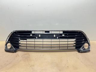 Запчасть решетка бампера передняя Toyota camry 2014-2017