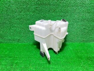 Запчасть бачок стеклоомывателя Toyota camry 2017-2024