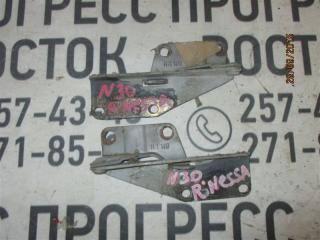 Запчасть крепление капота Nissan R'nessa