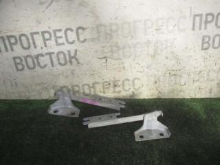 Фото запчасти крепление капота Mazda Capella контрактная запчасть Запчасть крепление капота Mazda Capella