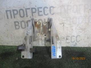 Запчасть крепление капота Nissan Presage