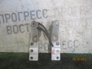 Запчасть крепление капота Honda Odyssey