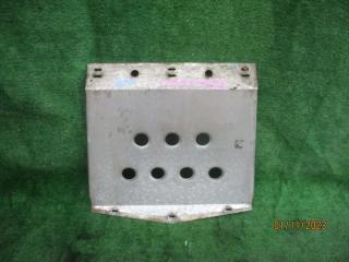 Запчасть защита двигателя Chevrolet Suburban