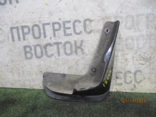 Запчасть брызговик передний правый Nissan Bluebird