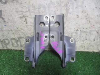 Запчасть крепление капота Nissan Sunny