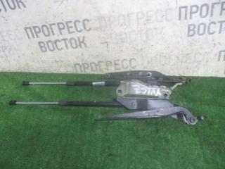 Запчасть крепление капота Volvo XC90