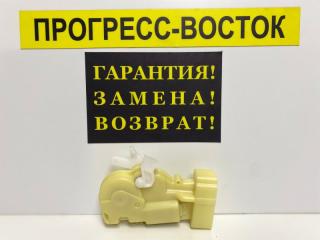 Активатор замка двери передний левый RX300 MCU15