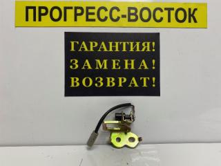 Фото запчасти петля крышки багажника Toyota Carina контрактная запчасть Запчасть петля крышки багажника Toyota Carina