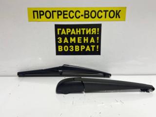 Дворник двери багажника Toyota Land Cruiser 09.2007 - 04.2021