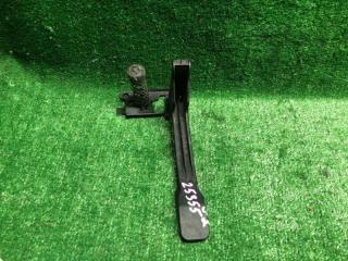 Фото запчасти крюк замка капота Renault Megane контрактная запчасть Запчасть крюк замка капота Renault Megane